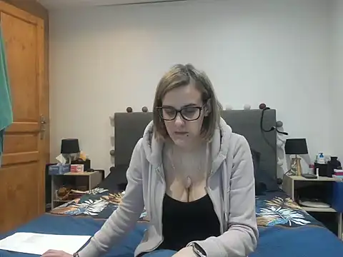 Madame Callie online show from April 13, 2:00 pm