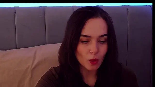 MeIisaLove online show from November 22, 2:27 pm