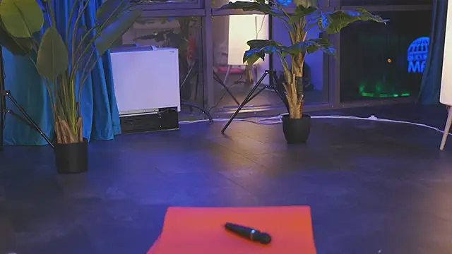 Assmerising online show from February 15, 10:52 pm