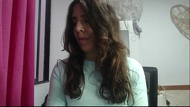 Snapshot of Victoria_meester chatting on February 2, 10:39 pm Victoria meester online show from February 2, 10:39 pm
