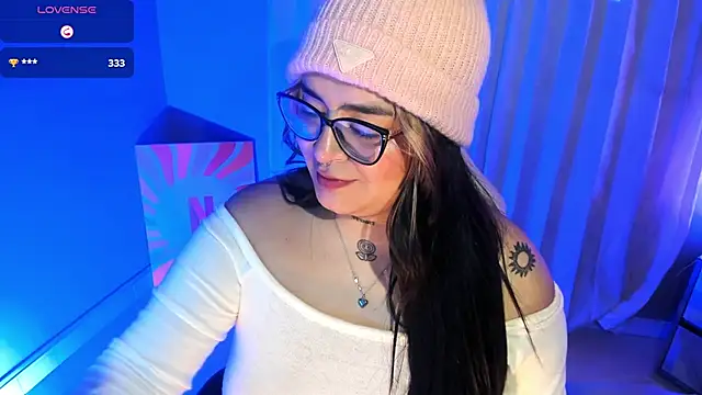 chloe bonnet online show from December 21, 12:09 am