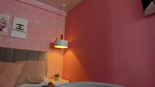 dolly zoe online show from December 18, 5:13 am