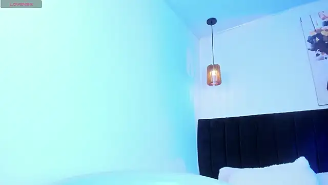 dolly zoe online show from April 6, 3:04 am