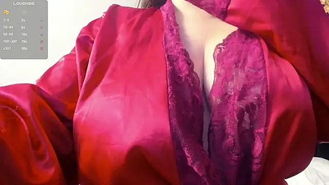 dolly zoe online show from April 13, 9:15 am