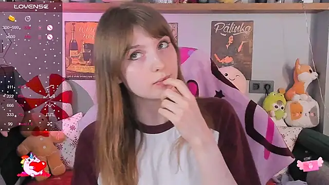 Snapshot of AliceLanley chatting on December 17, 3:49 pm AliceLanley online show from December 17, 3:49 pm