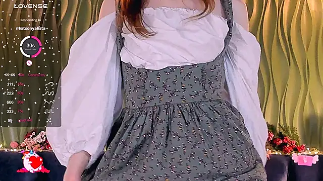 Snapshot of AliceLanley chatting on February 5, 2:37 pm AliceLanley online show from February 5, 2:37 pm