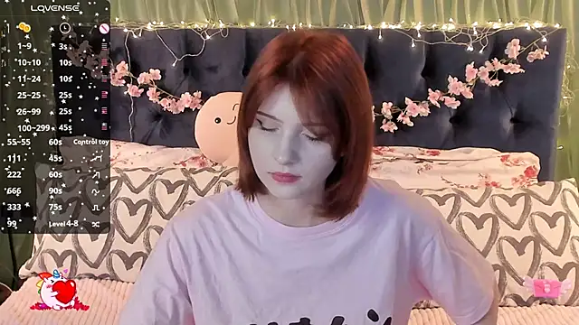 Snapshot of AliceLanley chatting on September 19, 12:50 pm AliceLanley online show from September 19, 12:50 pm