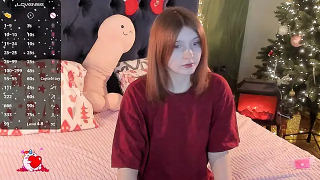 Snapshot of AliceLanley chatting on February 6, 11:24 am AliceLanley online show from February 6, 11:24 am