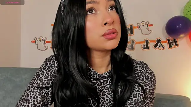 valerycolins online show from October 27, 4:05 am