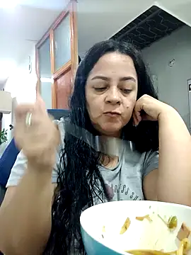 Snapshot of lucia_vonne_ chatting on December 7, 11:12 pm lucia vonne online show from December 7, 11:12 pm