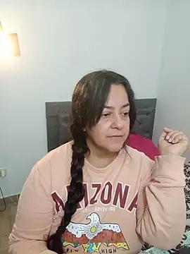 Snapshot of lucia_vonne_ chatting on June 13, 5:44 pm lucia vonne online show from June 13, 5:44 pm