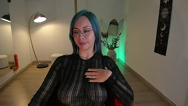 Snapshot of Kat_Art chatting on February 22, 2:39 am Kat Art online show from February 22, 2:39 am