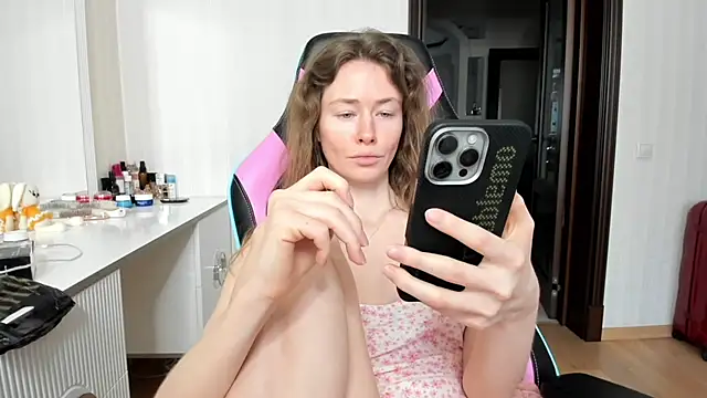 ooksiiii online show from April 3, 11:19 am