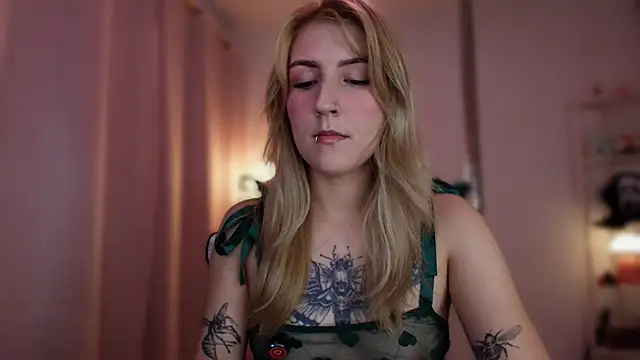 Dakotaa  online show from June 6, 2:05 am