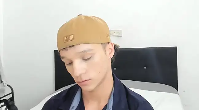 Snapshot of angelcortes chatting on December 31, 2:14 pm angelcortes online show from December 31, 2:14 pm