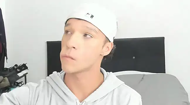 Snapshot of angelcortes chatting on January 6, 12:37 am angelcortes online show from January 6, 12:37 am