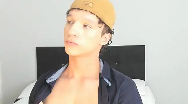 Snapshot of angelcortes chatting on February 22, 8:42 pm angelcortes online show from February 22, 8:42 pm