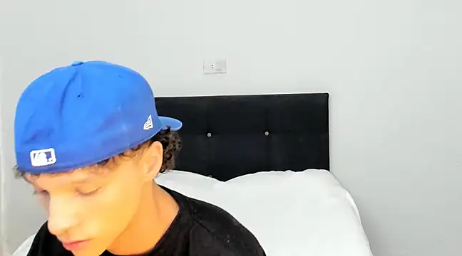 Snapshot of angelcortes chatting on March 14, 10:27 pm angelcortes online show from March 14, 10:27 pm