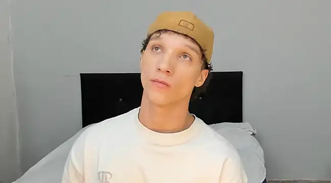 Snapshot of angelcortes chatting on March 21, 3:57 pm angelcortes online show from March 21, 3:57 pm