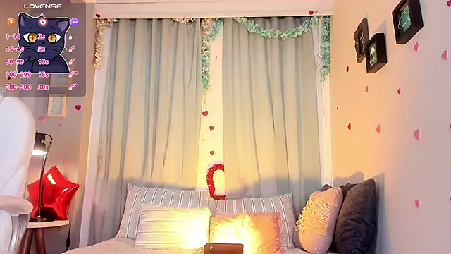 CoralineRicce  online show from March 15, 8:48 am