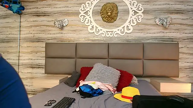 yungelitamor  online show from December 1, 5:12 am