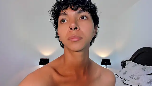 Snapshot of xhenisa_ chatting on January 17, 8:44 pm xhenisa online show from January 17, 8:44 pm