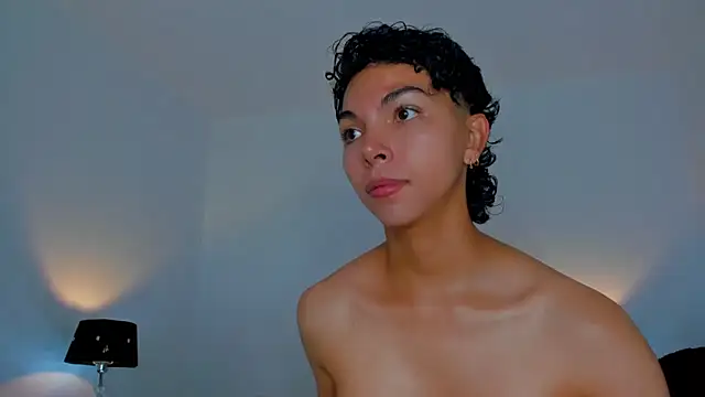 Snapshot of xhenisa_ chatting on November 11, 6:30 pm xhenisa online show from November 11, 6:30 pm