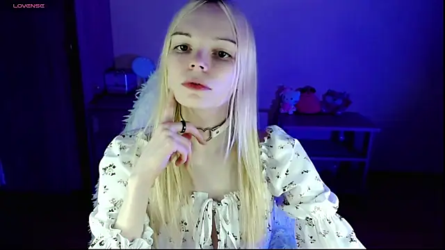 Emily Nyaffee online show from December 16, 10:13 pm