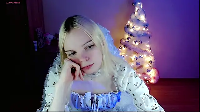 Emily Nyaffee online show from December 28, 9:19 pm