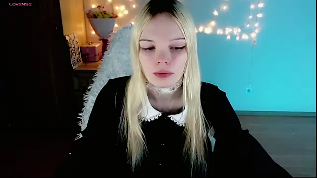 Emily Nyaffee online show from February 24, 10:36 pm