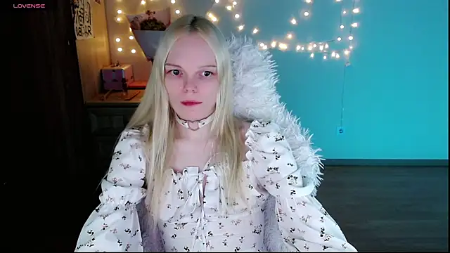 Emily Nyaffee online show from March 8, 1:06 am