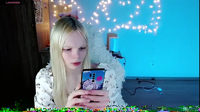 Emily Nyaffee online show from March 23, 1:53 am