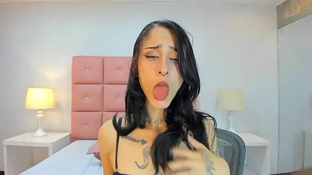 lhiamfit online show from December 17, 6:09 pm