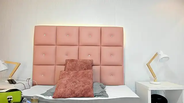 lhiamfit online show from December 4, 3:54 pm