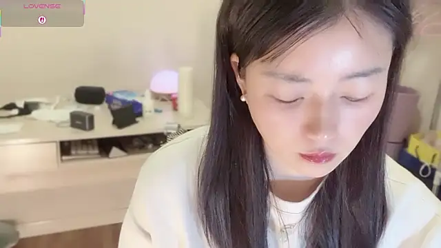 A-xena online show from December 3, 2:19 am