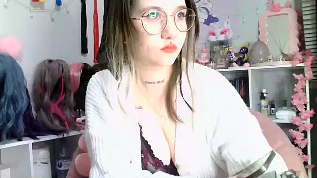 Snapshot of sullye chatting on March 3, 6:33 pm sullye online show from March 3, 6:33 pm