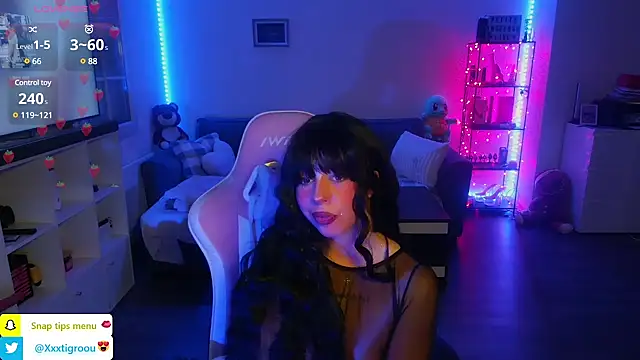 Snapshot of PetiteAngel666 chatting on February 2, 4:59 am PetiteAngel666 online show from February 2, 4:59 am