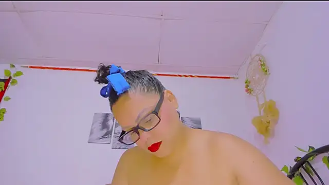 Alhelqueen online show from March 8, 9:39 am