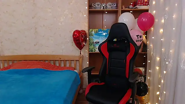 JuicyJess online show from February 16, 8:00 pm