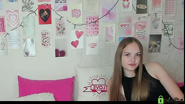 Snapshot of little_radiant_sun chatting on October 14, 9:32 am little radiant sun online show from October 14, 9:32 am