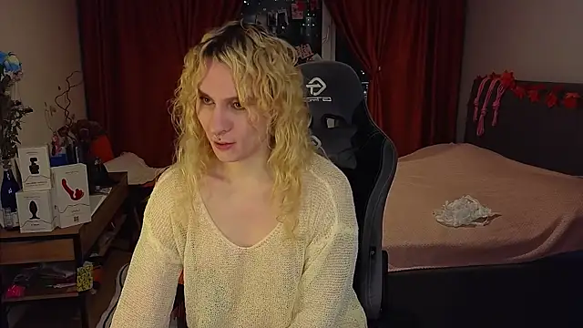 Snapshot of Lori_Myaf chatting on December 18, 2:28 pm Lori Myaf online show from December 18, 2:28 pm