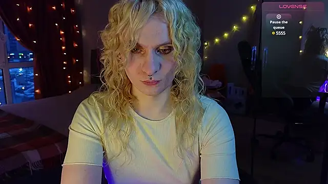 Snapshot of Lori_Myaf chatting on March 2, 3:27 pm Lori Myaf online show from March 2, 3:27 pm