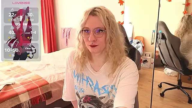 Snapshot of Lori_Myaf chatting on October 2, 1:29 pm Lori Myaf online show from October 2, 1:29 pm