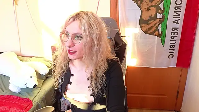 Snapshot of Lori_Myaf chatting on February 14, 1:30 pm Lori Myaf online show from February 14, 1:30 pm