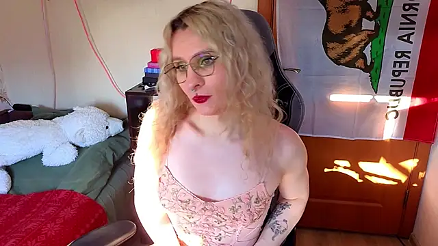 Snapshot of Lori_Myaf chatting on February 18, 12:23 pm Lori Myaf online show from February 18, 12:23 pm