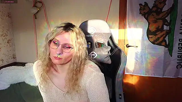 Snapshot of Lori_Myaf chatting on February 24, 1:31 pm Lori Myaf online show from February 24, 1:31 pm