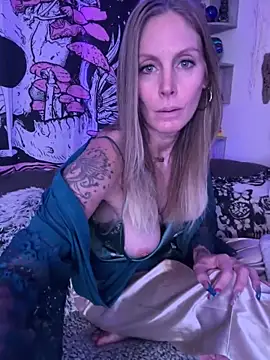 ItsDanniG online show from January 30, 8:53 pm