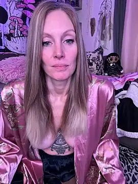 ItsDanniG online show from February 13, 5:11 pm