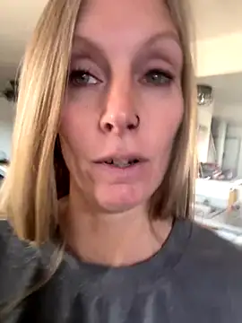 ItsDanniG online show from October 14, 4:19 pm