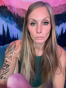 ItsDanniG online show from November 15, 8:49 pm